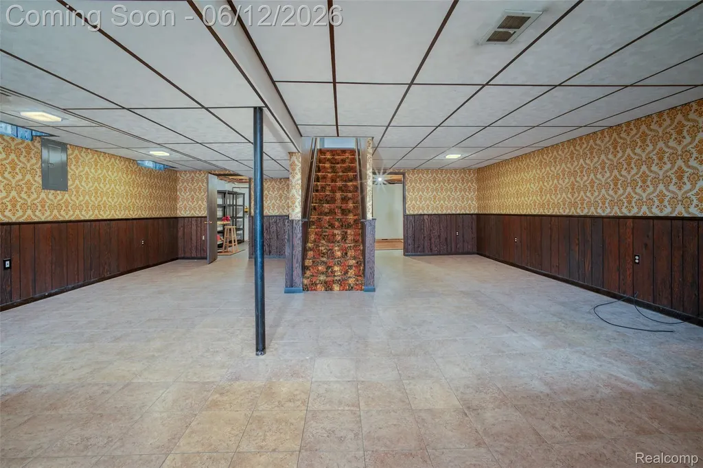 18871 Comstock Street Livonia City MI 48152
