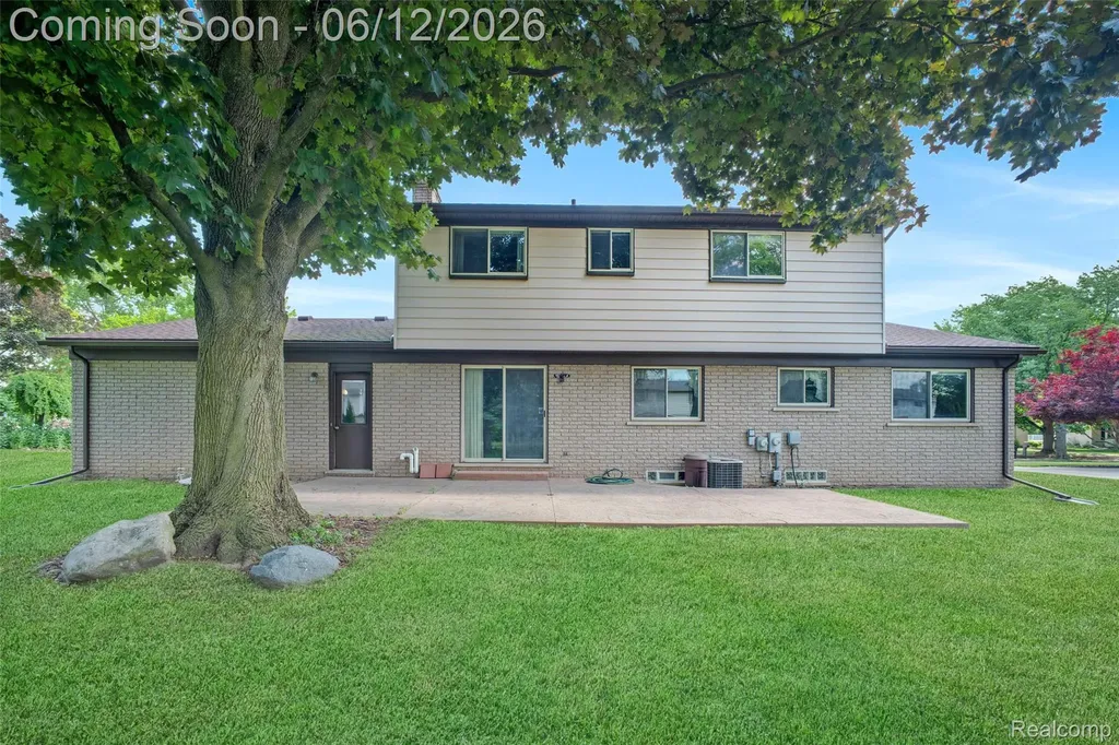 18871 Comstock Street Livonia City MI 48152
