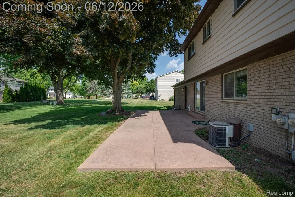 18871 Comstock Street Livonia City MI 48152