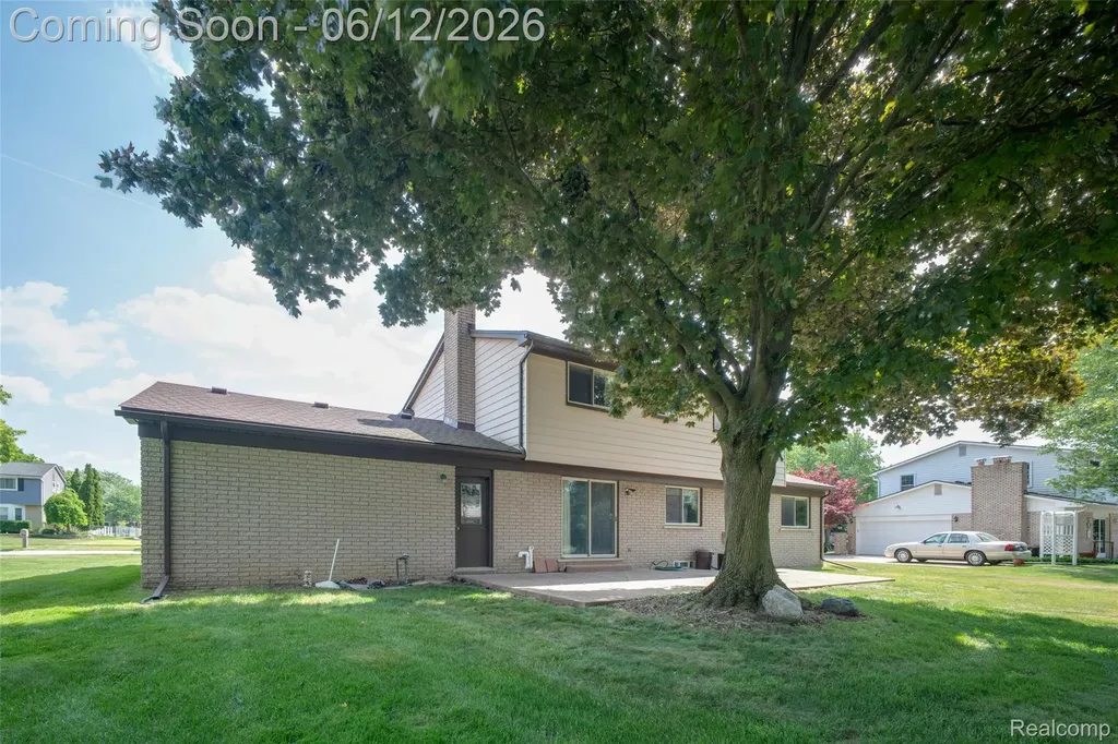 18871 Comstock Street Livonia City MI 48152