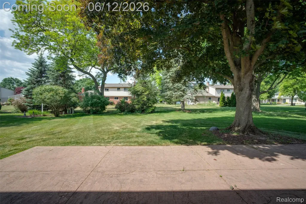 18871 Comstock Street Livonia City MI 48152