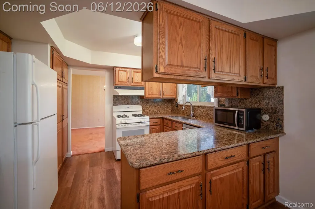 18871 Comstock Street Livonia City MI 48152