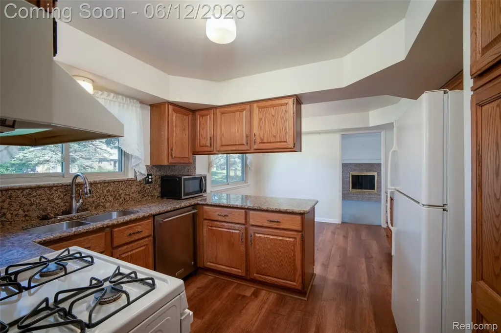 18871 Comstock Street Livonia City MI 48152