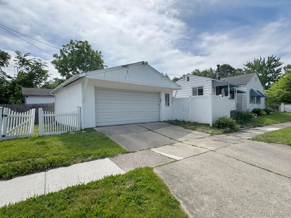627 Wesbrook Street Pontiac City MI 48340