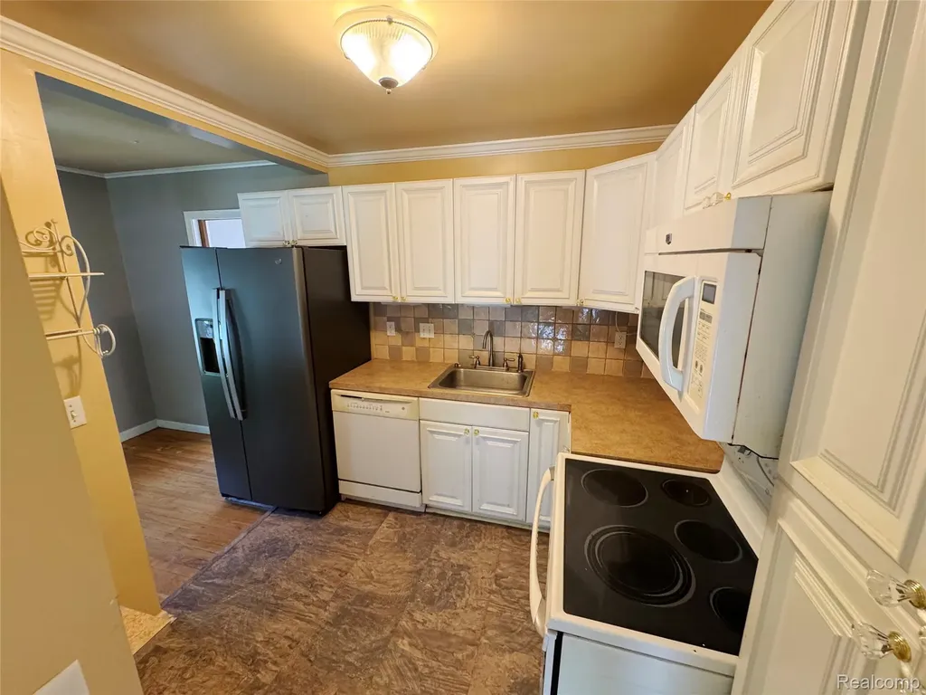 627 Wesbrook Street Pontiac City MI 48340