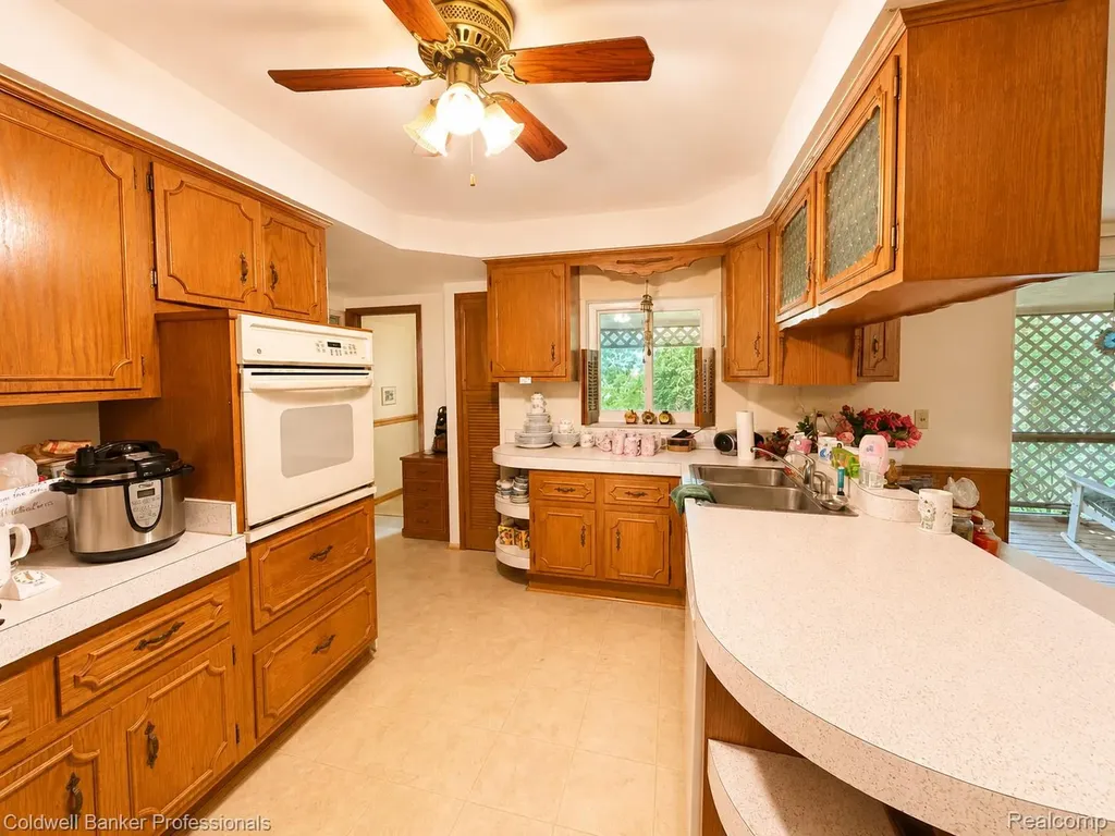 53238 Saturn Drive Shelby Charter Township MI 48316