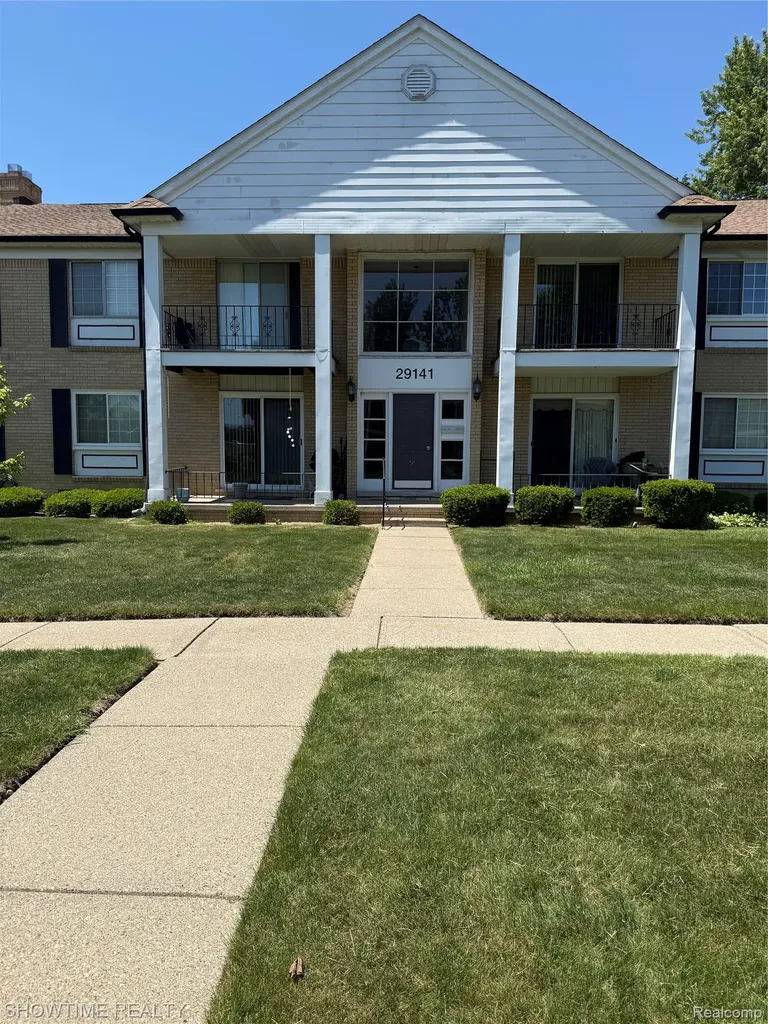 29141 Hayes Road Warren City MI 48088