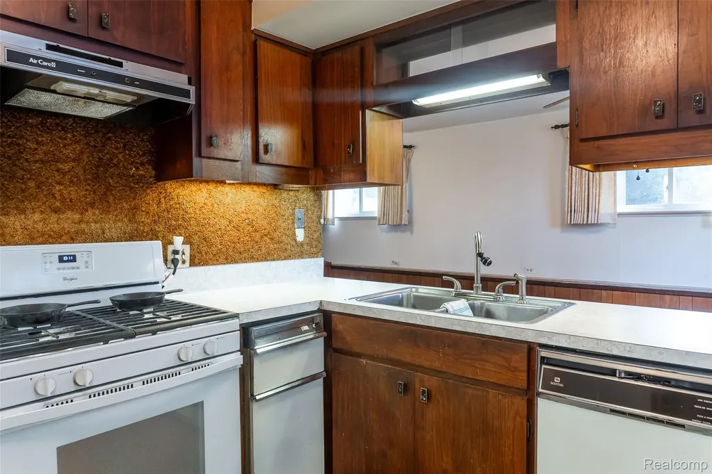 18345 Fremont Street Livonia City MI 48152