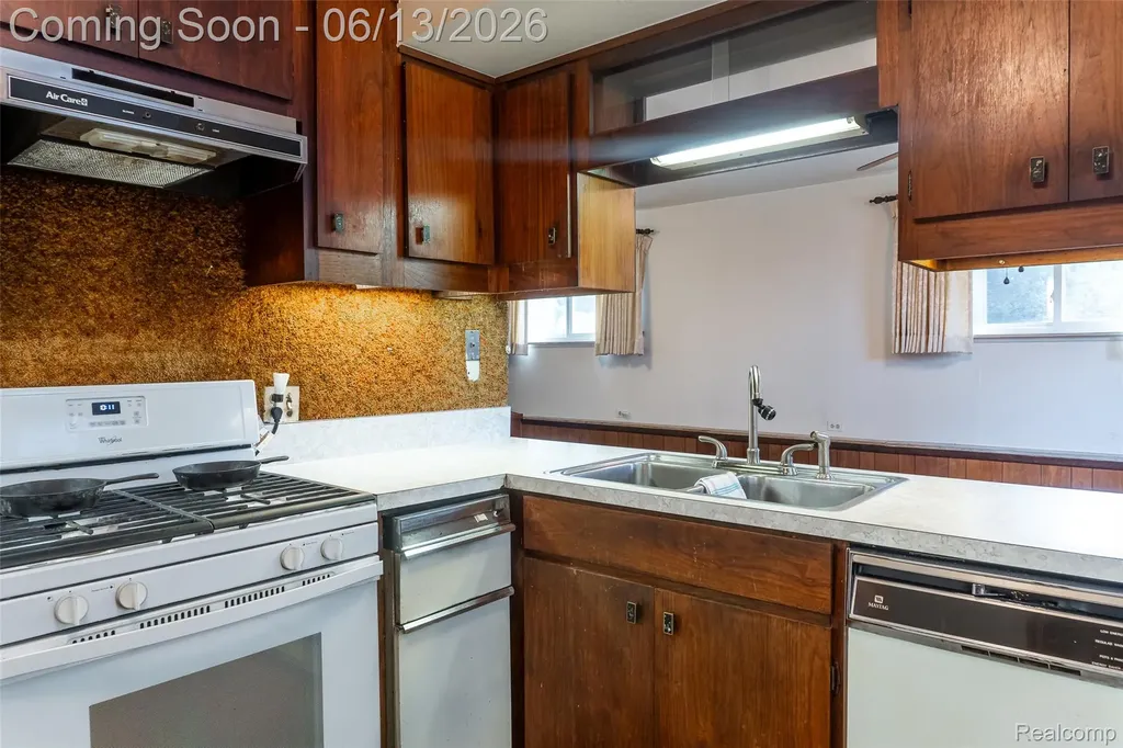 18345 Fremont Street Livonia City MI 48152