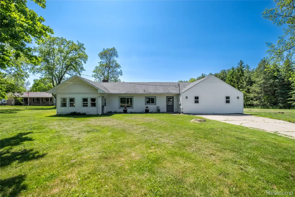12238 Jennings Road Fenton Charter Township MI 48451