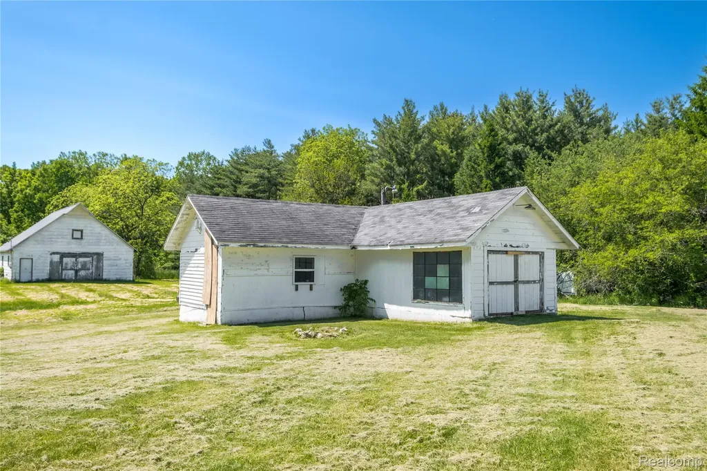 12238 Jennings Road Fenton Charter Township MI 48451