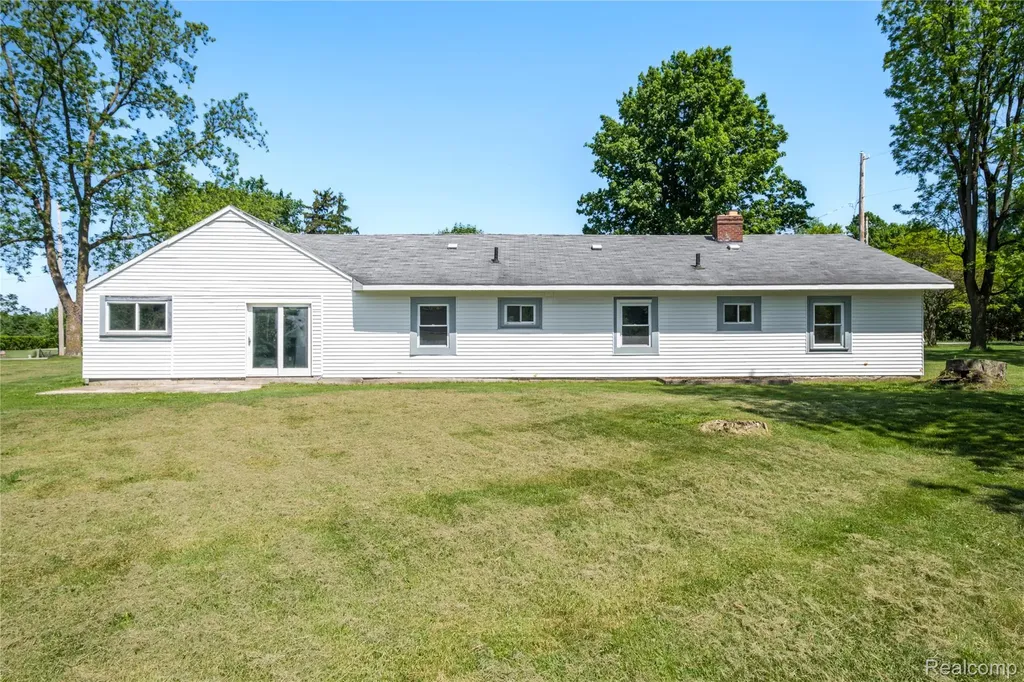 12238 Jennings Road Fenton Charter Township MI 48451