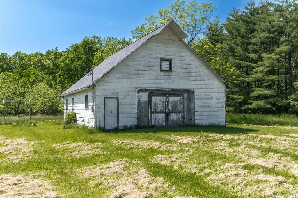 12238 Jennings Road Fenton Charter Township MI 48451