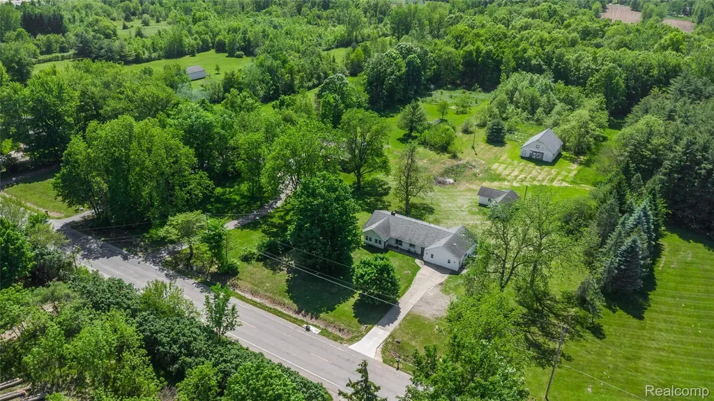 12238 Jennings Road Fenton Charter Township MI 48451