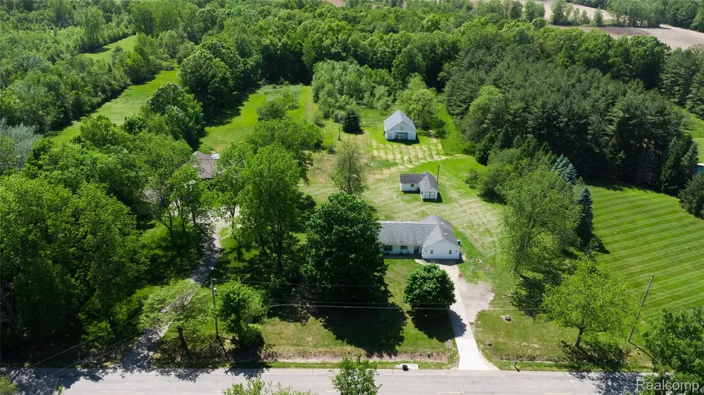 12238 Jennings Road Fenton Charter Township MI 48451