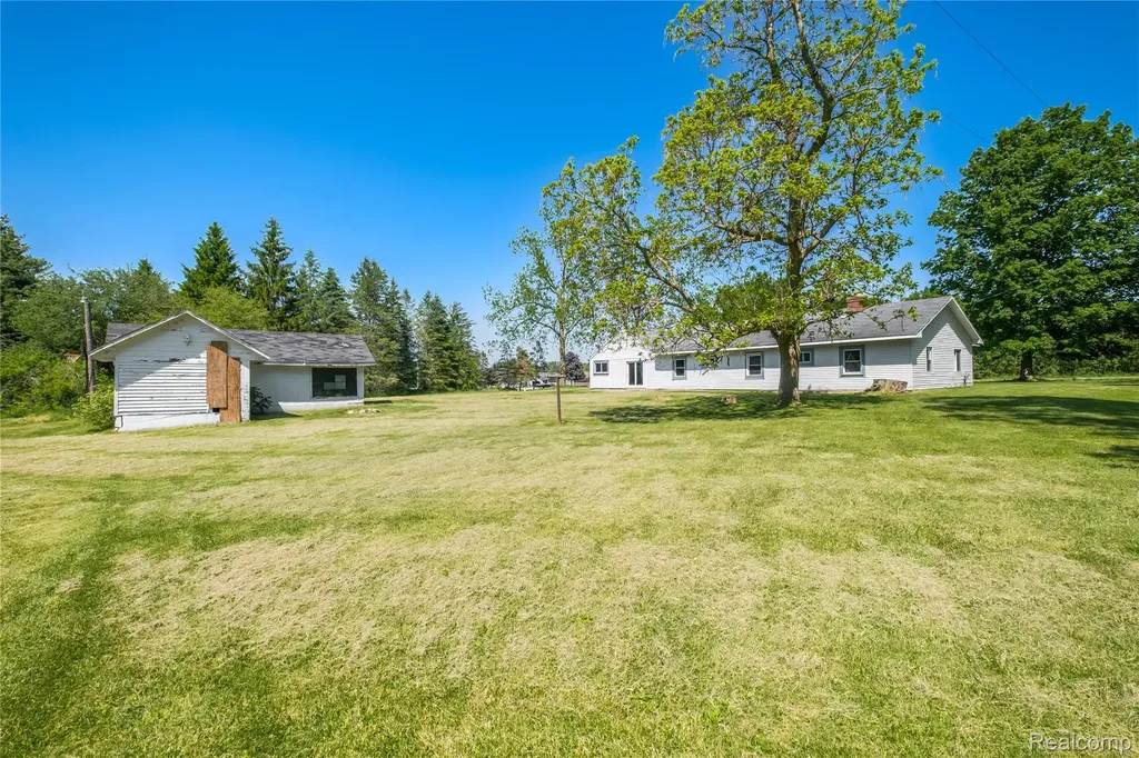 12238 Jennings Road Fenton Charter Township MI 48451