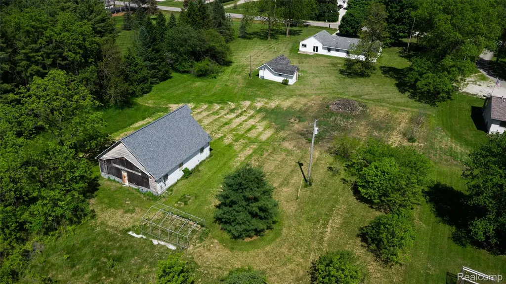 12238 Jennings Road Fenton Charter Township MI 48451