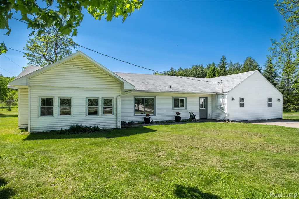 12238 Jennings Road Fenton Charter Township MI 48451
