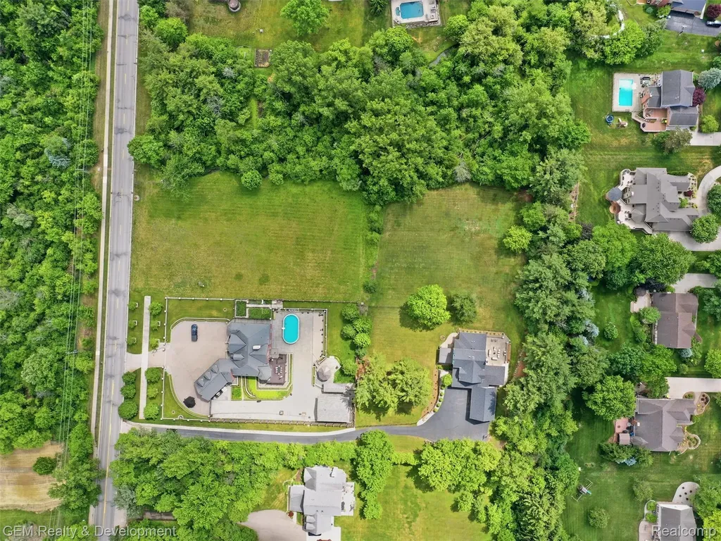 45625 W 9 Mile Road Novi City MI 48374