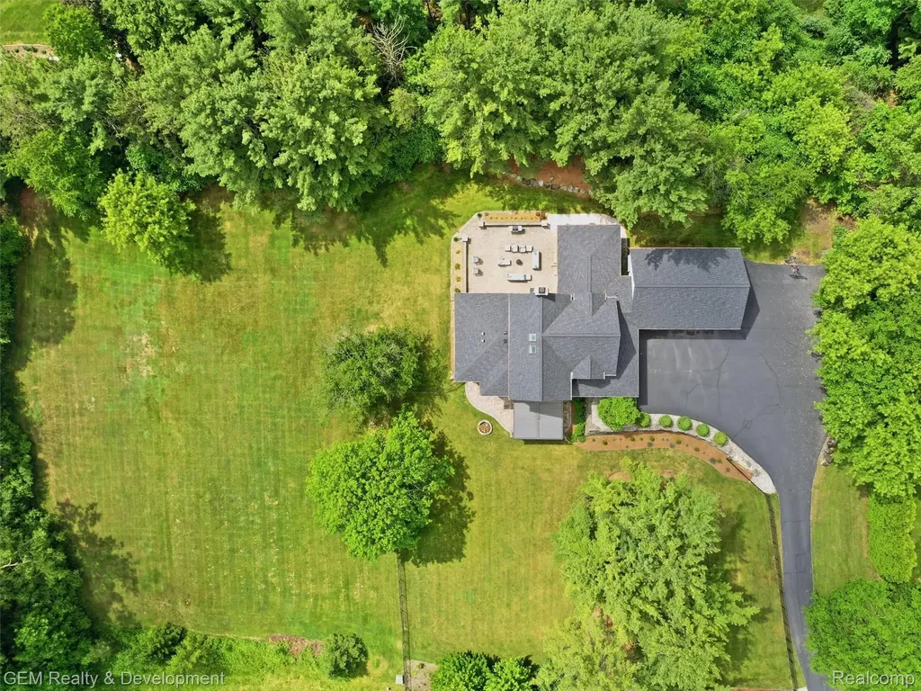 45625 W 9 Mile Road Novi City MI 48374