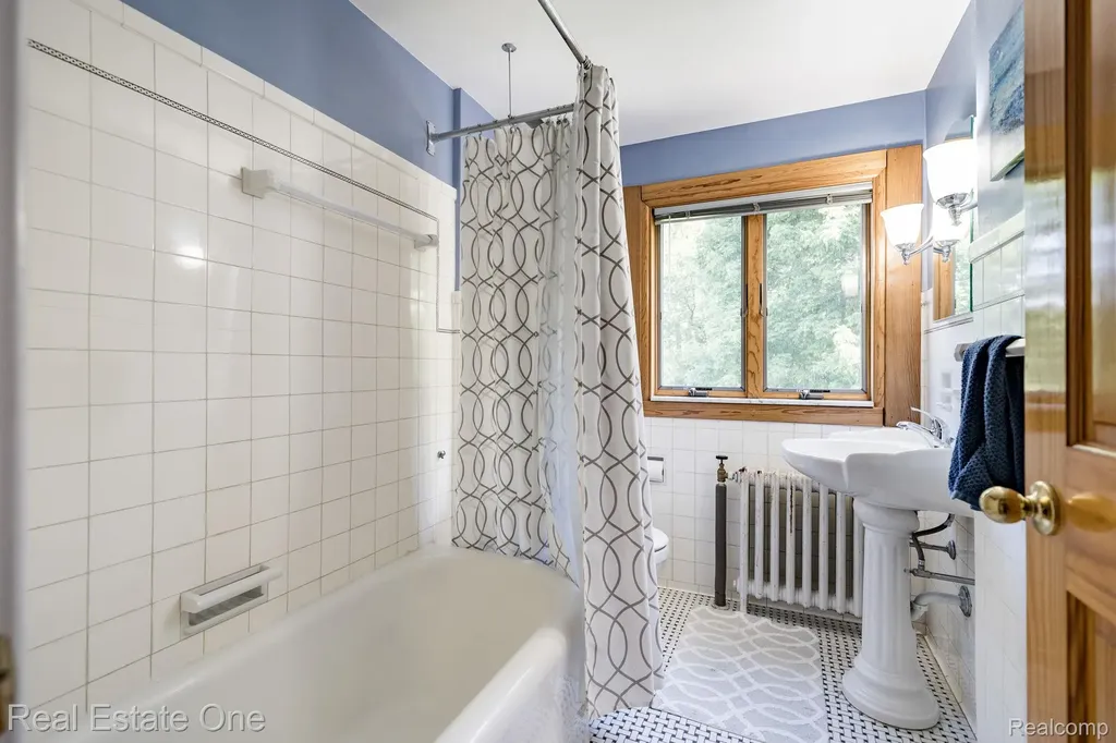 22826 Alexandrine Street Dearborn City MI 48124