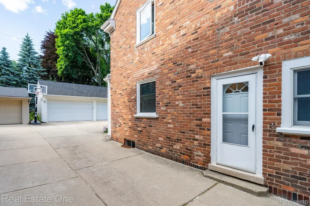 22826 Alexandrine Street Dearborn City MI 48124