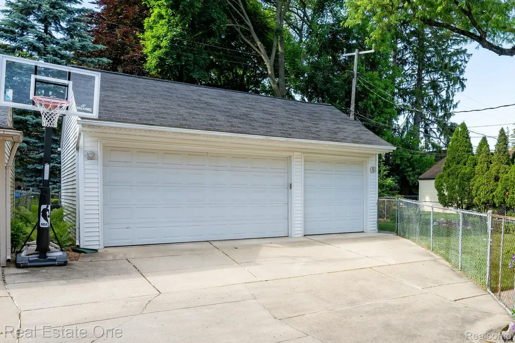 22826 Alexandrine Street Dearborn City MI 48124