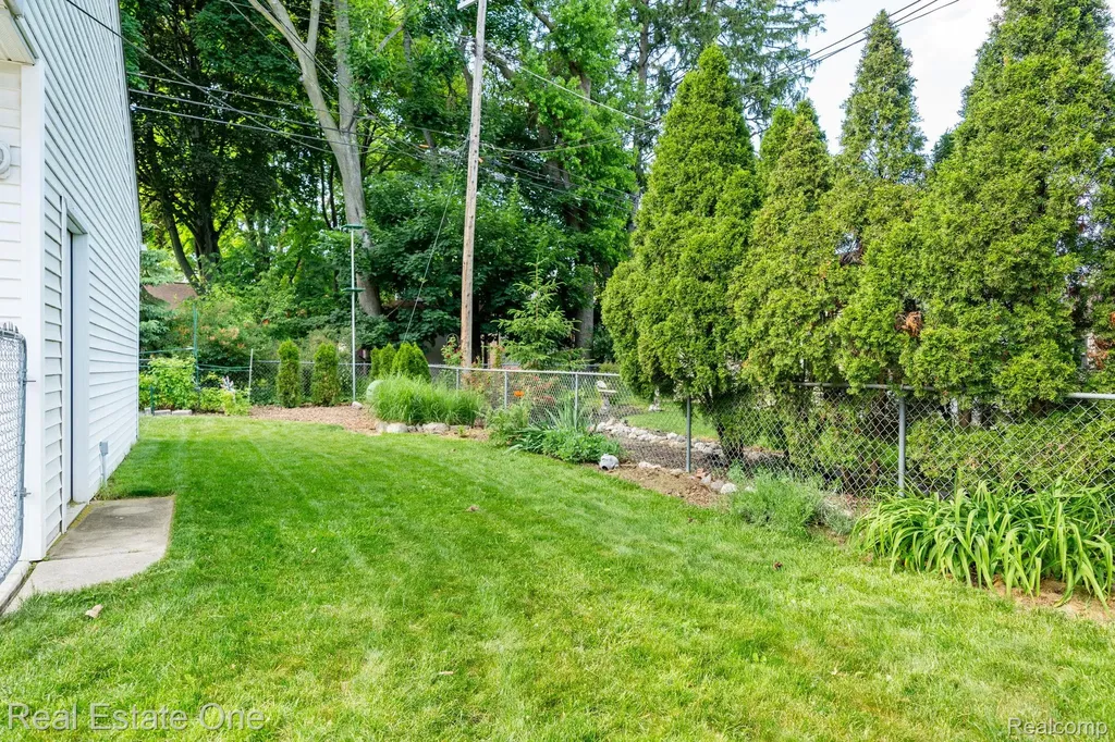 22826 Alexandrine Street Dearborn City MI 48124