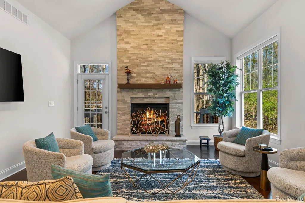 3020 N Spurway Drive Ann Arbor City MI 48105