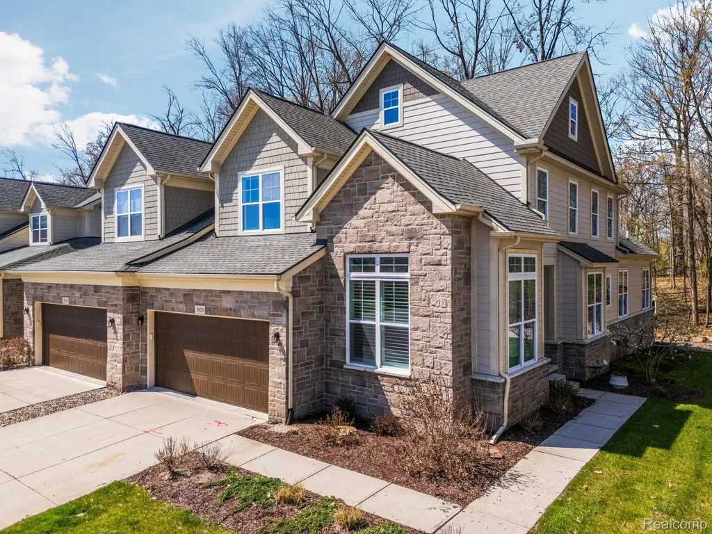 3020 N Spurway Drive Ann Arbor City MI 48105