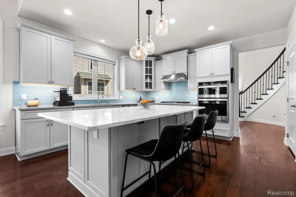 3020 N Spurway Drive Ann Arbor City MI 48105