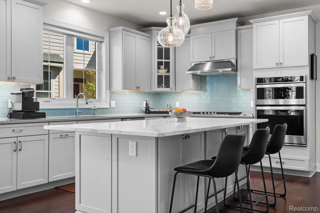 3020 N Spurway Drive Ann Arbor City MI 48105