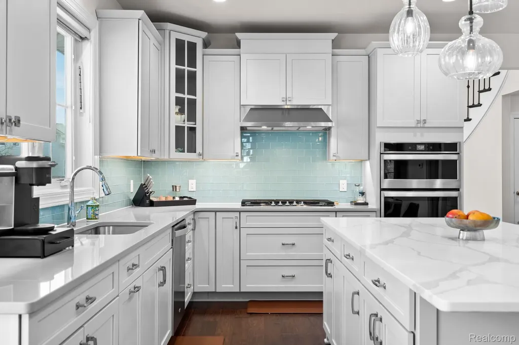 3020 N Spurway Drive Ann Arbor City MI 48105