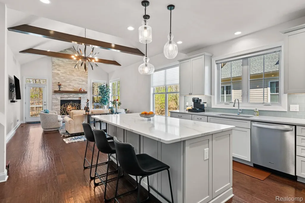 3020 N Spurway Drive Ann Arbor City MI 48105