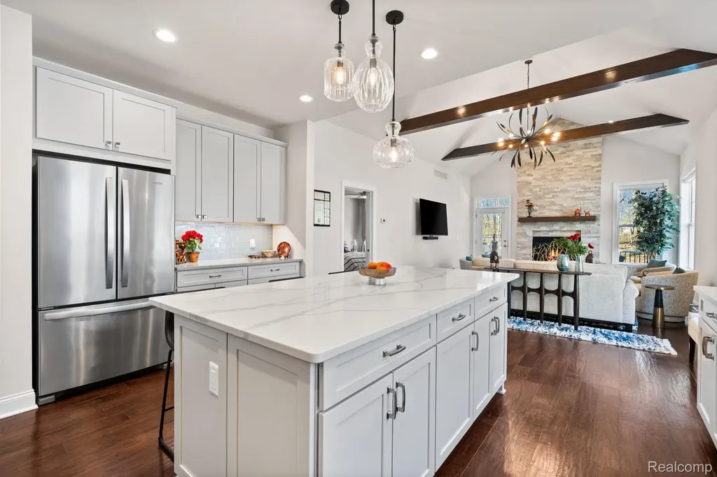 3020 N Spurway Drive Ann Arbor City MI 48105