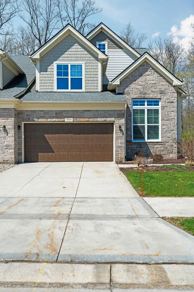 3020 N Spurway Drive Ann Arbor City MI 48105