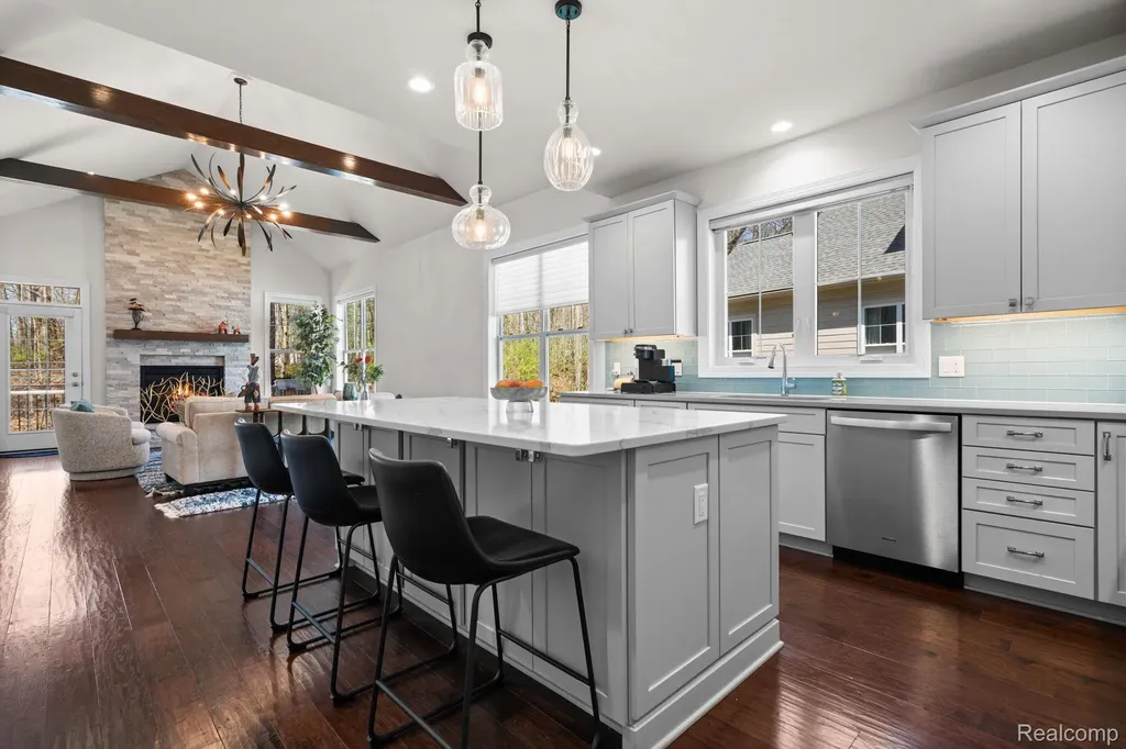 3020 N Spurway Drive Ann Arbor City MI 48105