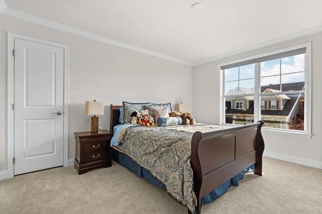 3020 N Spurway Drive Ann Arbor City MI 48105