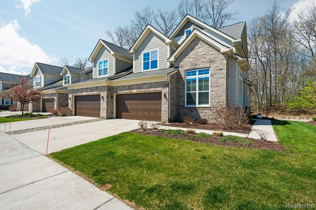 3020 N Spurway Drive Ann Arbor City MI 48105
