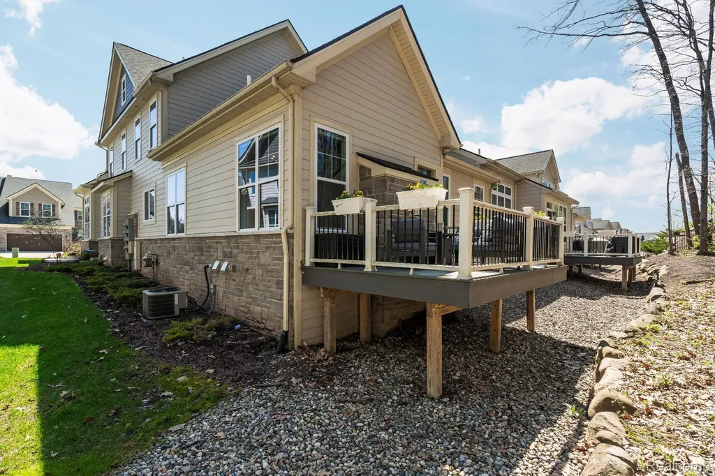 3020 N Spurway Drive Ann Arbor City MI 48105