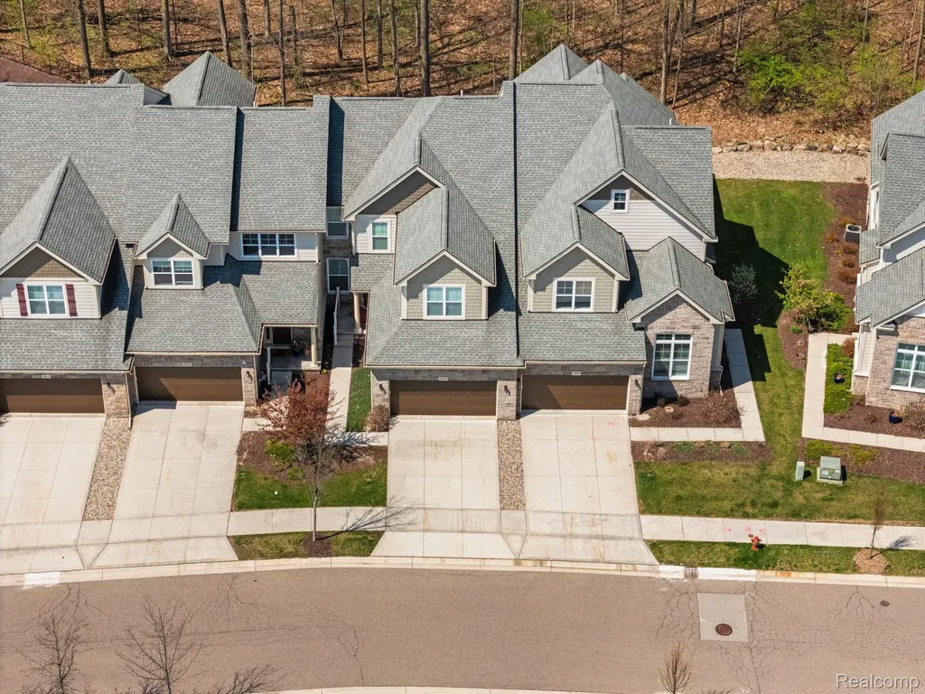 3020 N Spurway Drive Ann Arbor City MI 48105