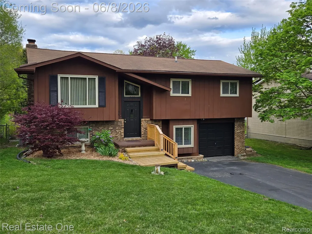 661 Harry Paul Drive Orion Charter Township MI 48362