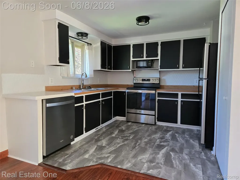 661 Harry Paul Drive Orion Charter Township MI 48362