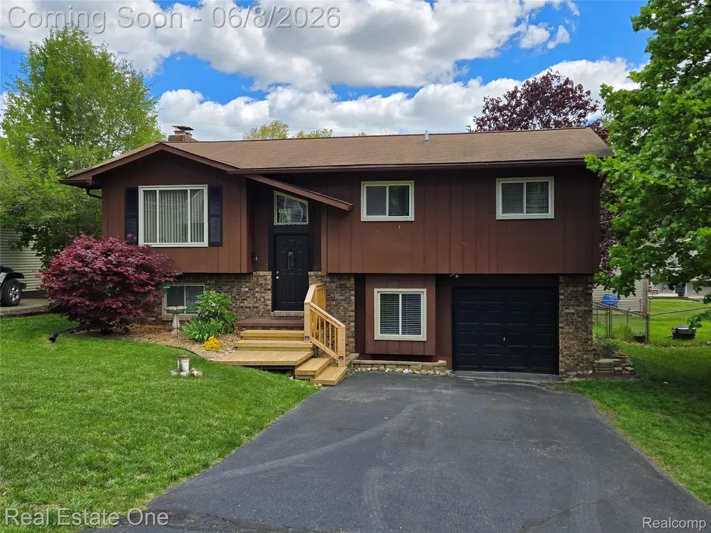 661 Harry Paul Drive Orion Charter Township MI 48362