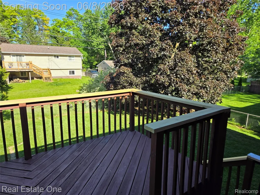 661 Harry Paul Drive Orion Charter Township MI 48362