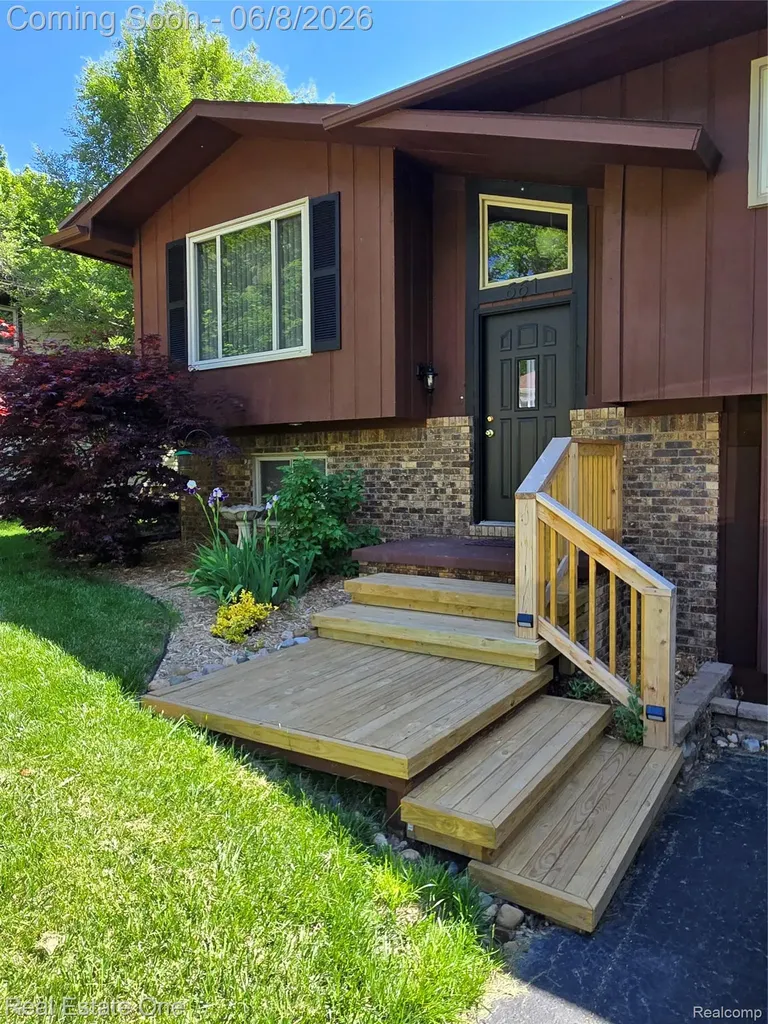 661 Harry Paul Drive Orion Charter Township MI 48362