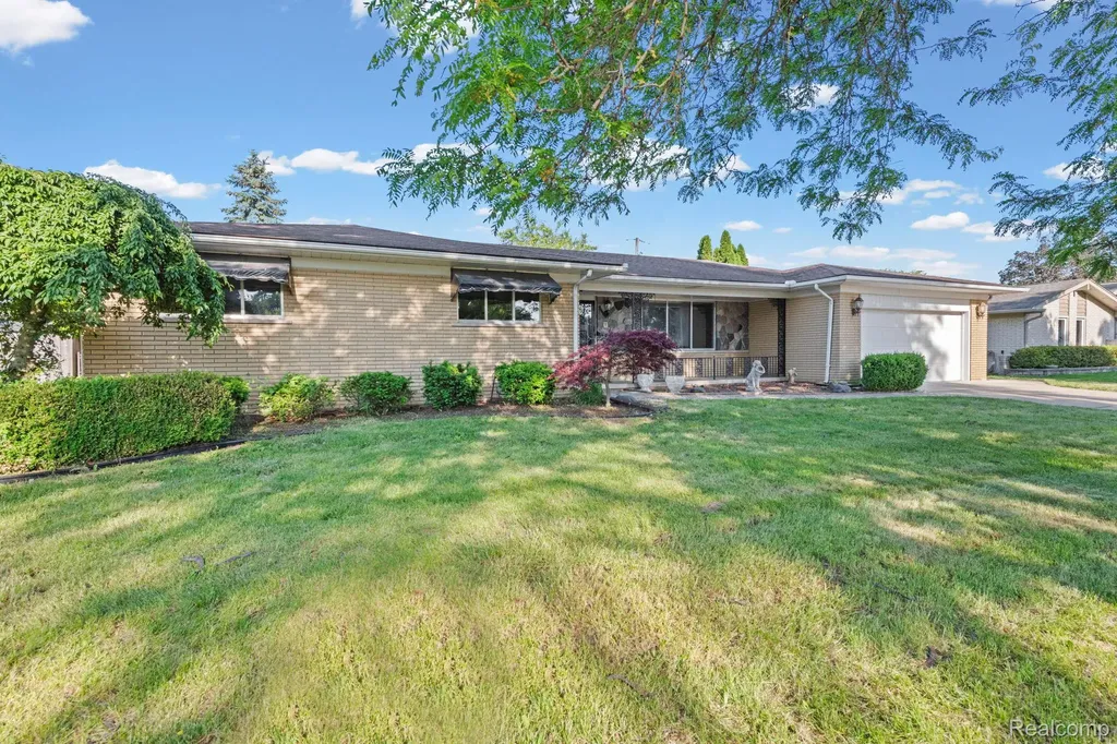 32104 Claeys Drive Warren City MI 48093