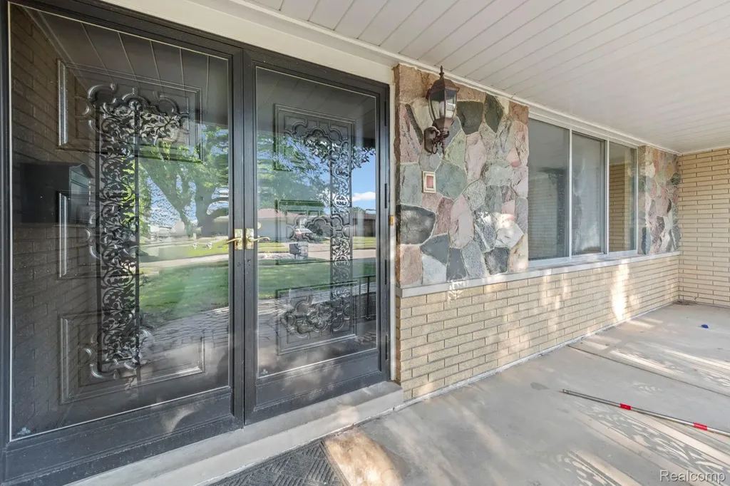 32104 Claeys Drive Warren City MI 48093