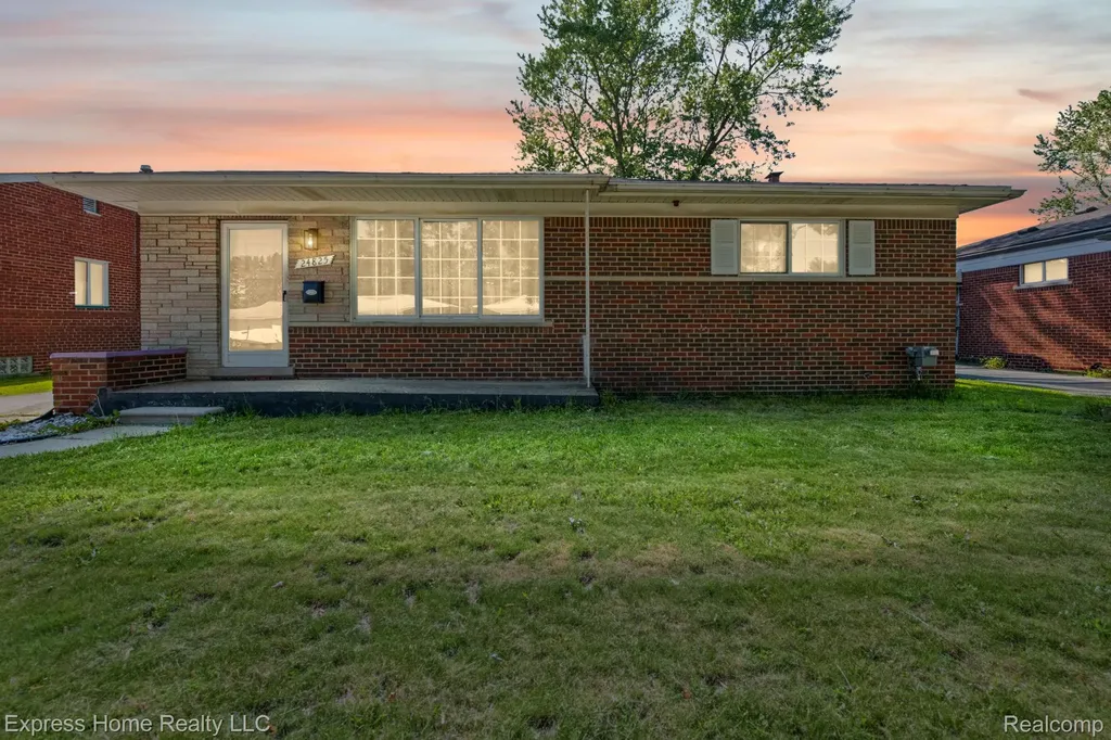 24825 Masch Avenue Warren City MI 48091