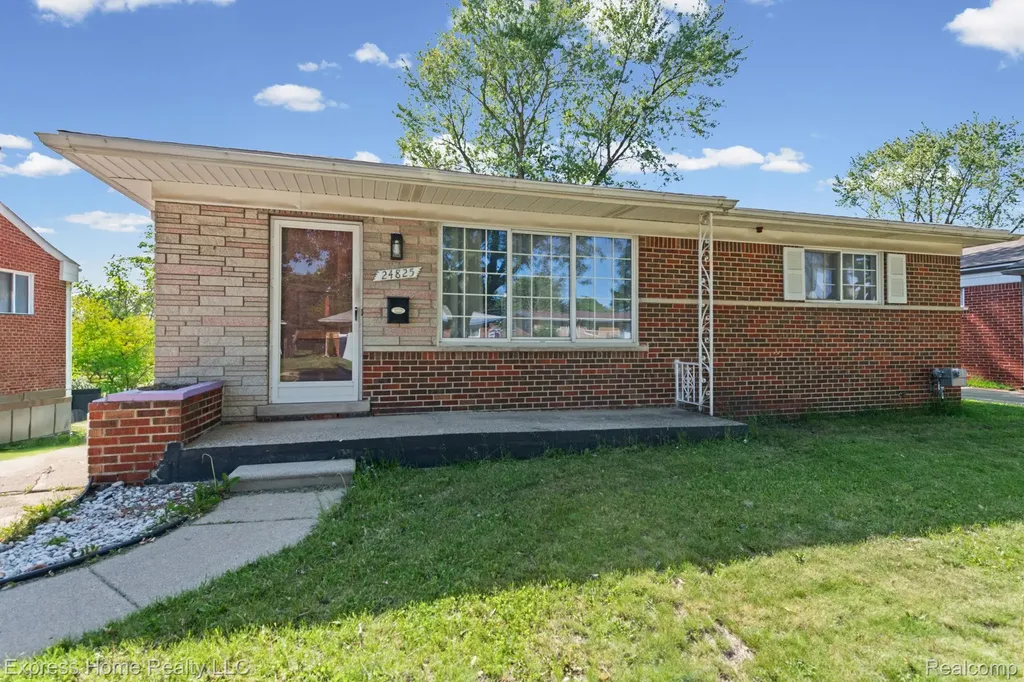 24825 Masch Avenue Warren City MI 48091
